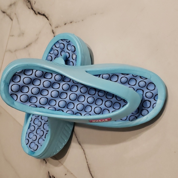 Rubber slepper - Picture 2 of 7